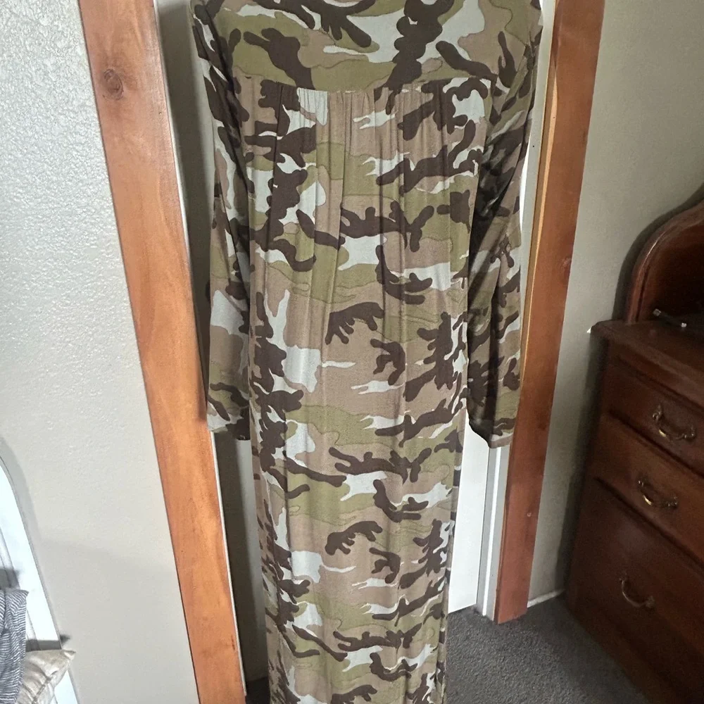 Andree by Unit Camouflage Dress with Floral Embroidery - Picture 3 of 6